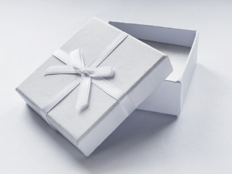 Białe pudełko na prezent